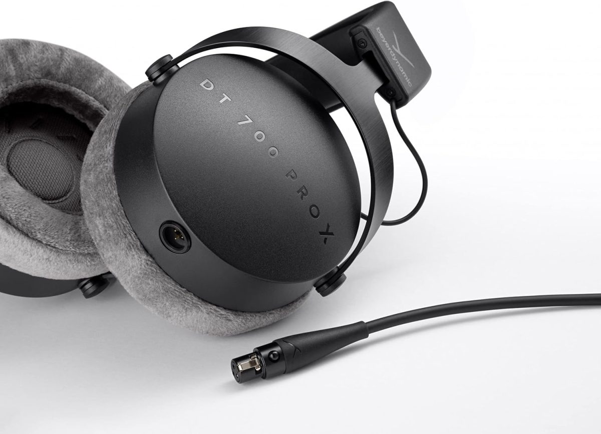 Beyerdynamic DT 700 Pro X Review Connection