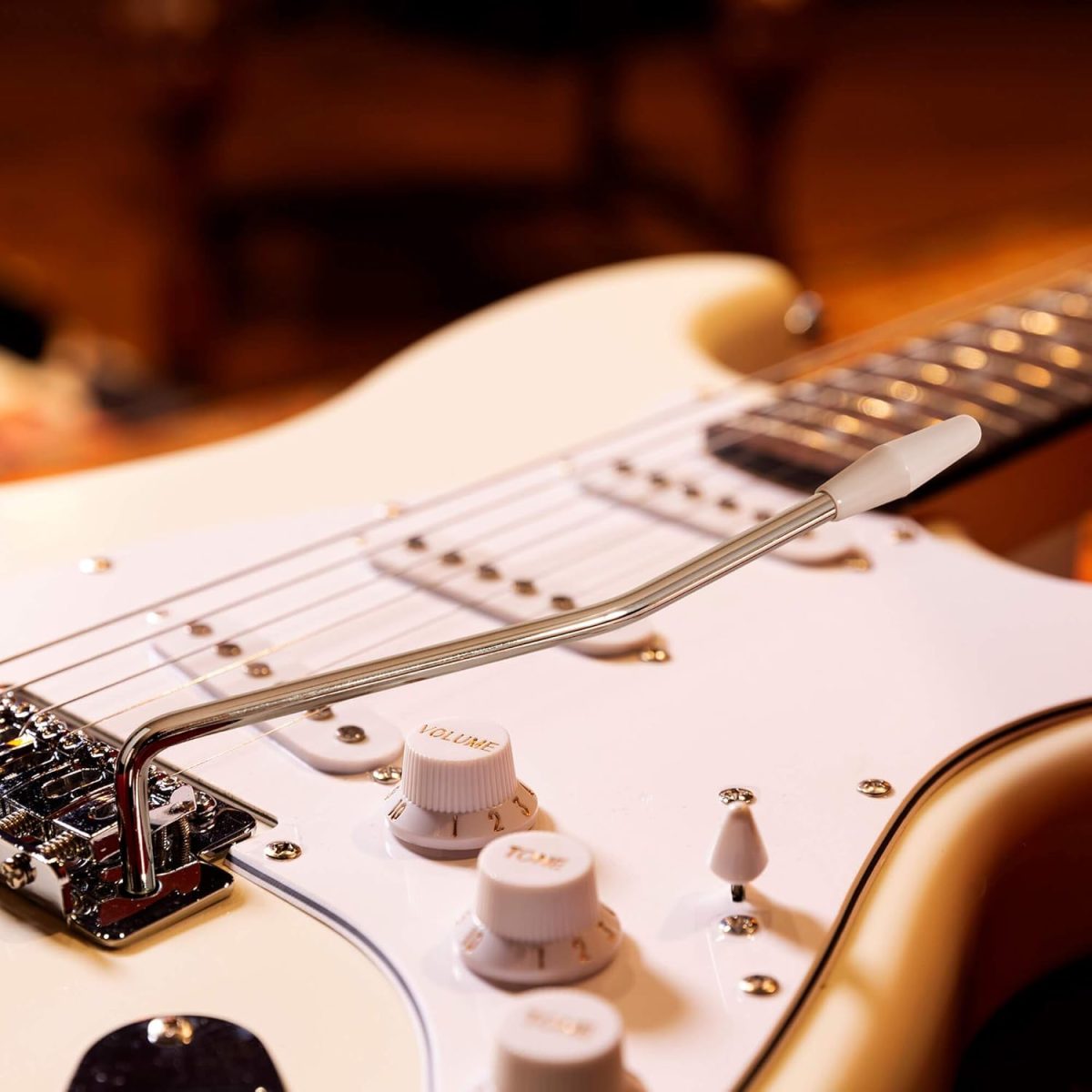 Max Gigkit Electric Guitar Pack Review Tremelo Bar