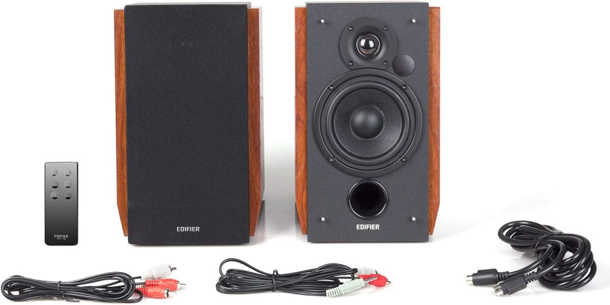 Edifier R1700BTs Review in th Box