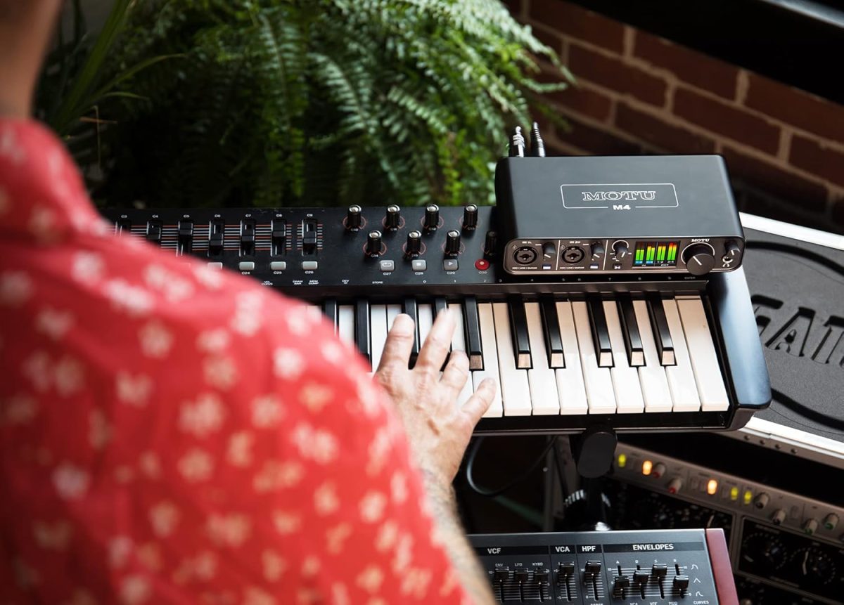 MOTU M4 Review Keyboard