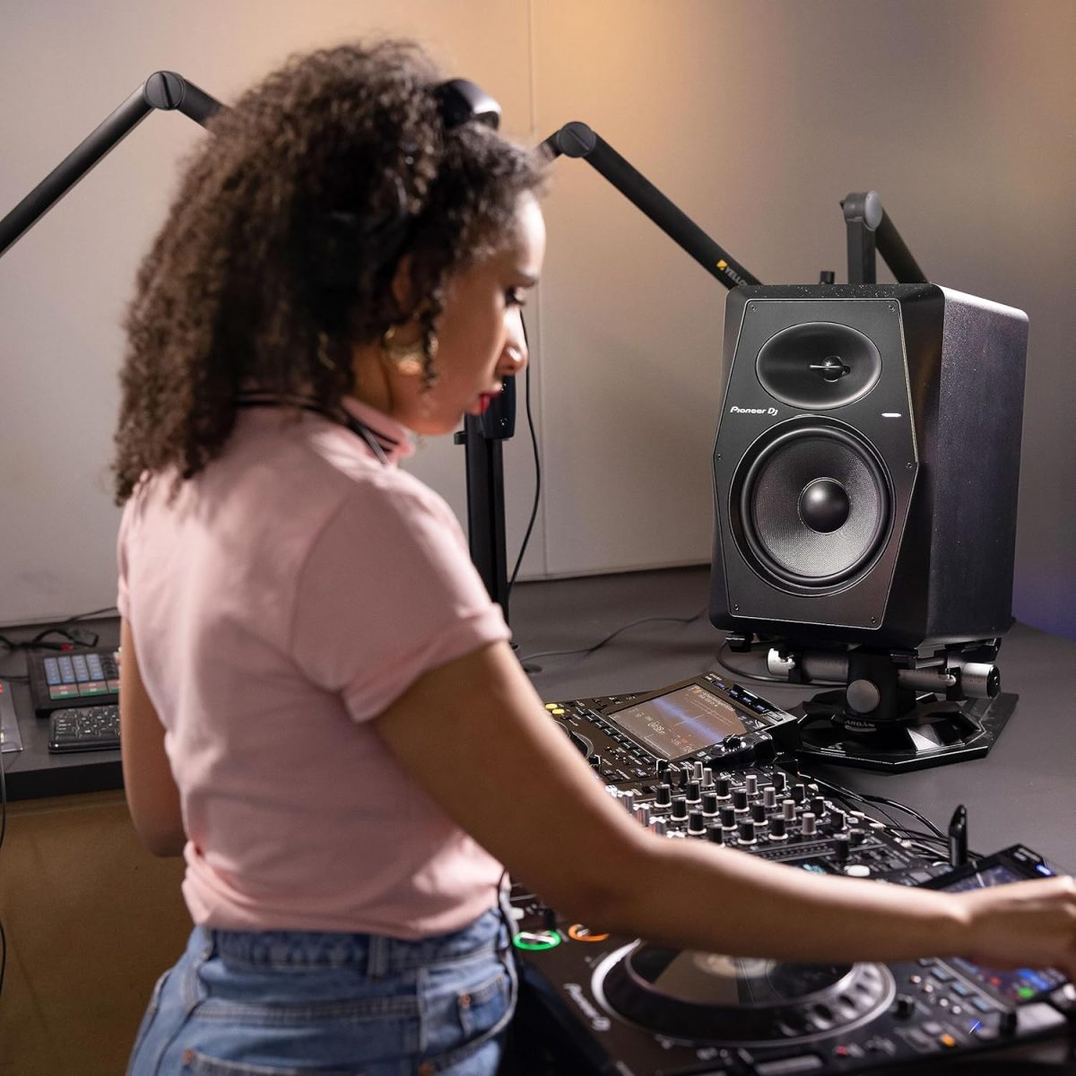 Pioneer DJ VM 50 Review Studio