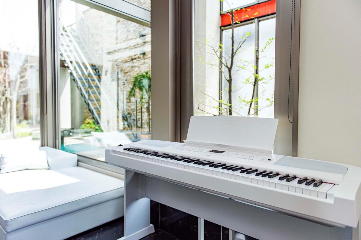 Yamaha DGX 670 Review at Home